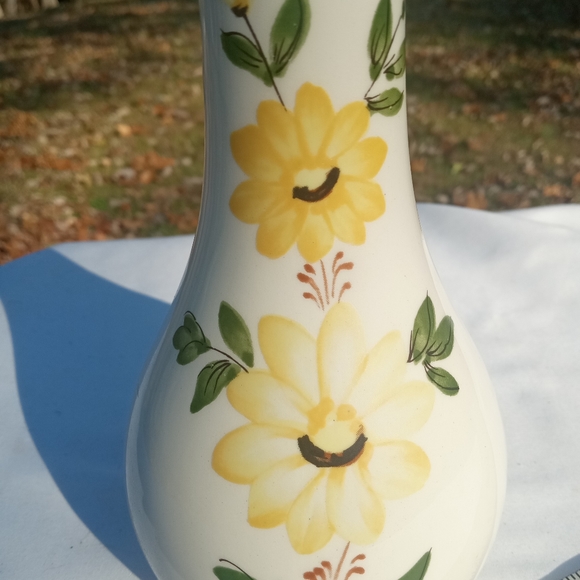 FTDA Vase with Yellow Flowers - Picture 3 of 5